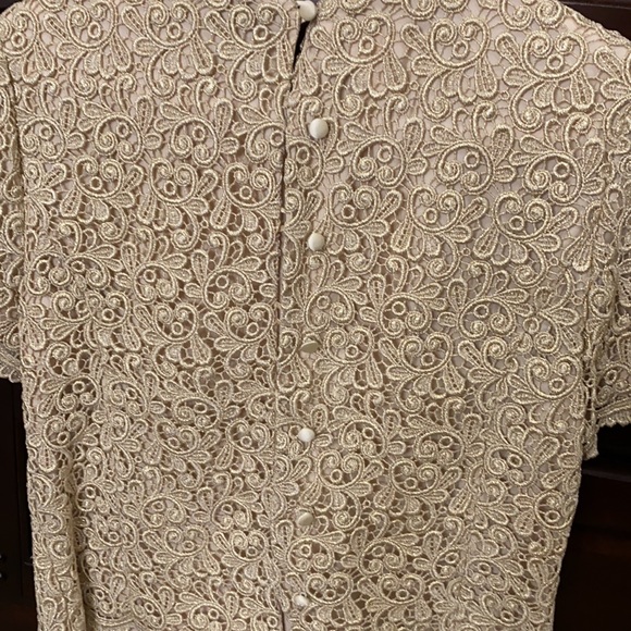 Gold lace top - Picture 3 of 10